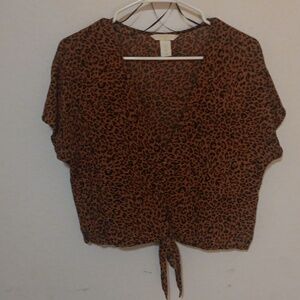 H&M Leopard print Medium cropped button down